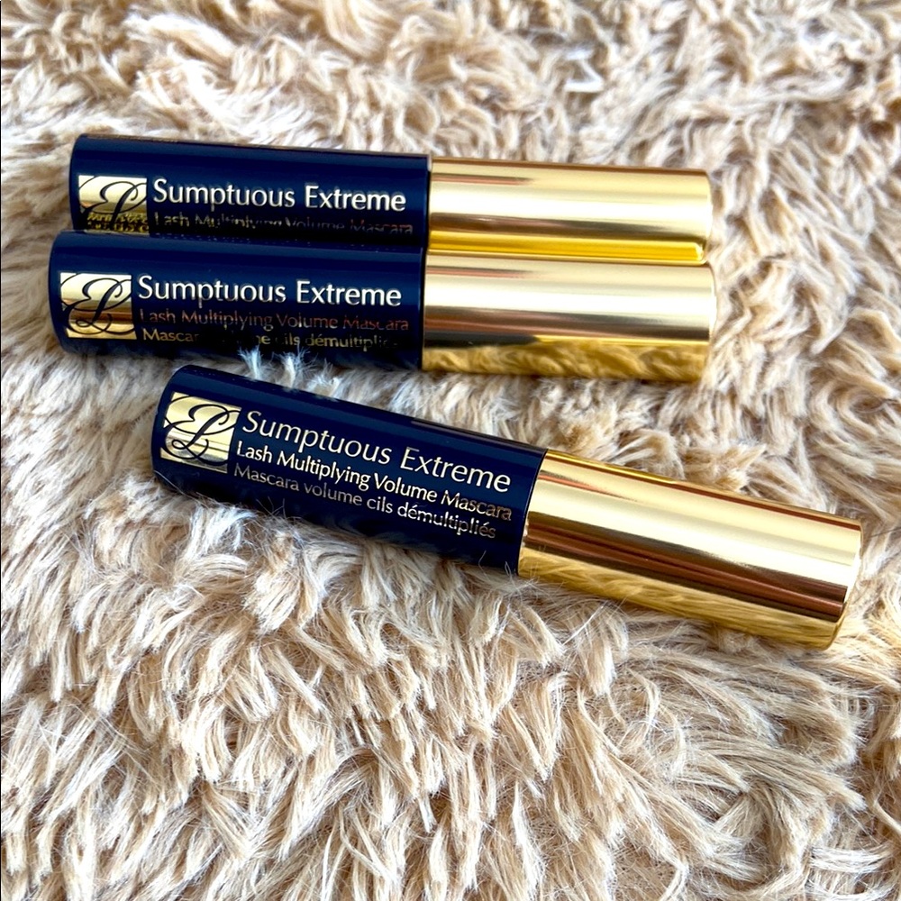 🆕 Estée Lauder Sumptuous Extreme Mascara in extreme black.
